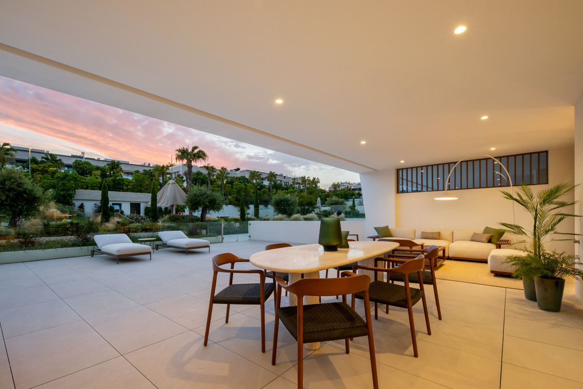 4 Bed Apartment for sale in The Golden Mile Costa Del Sol, Málaga, Spain