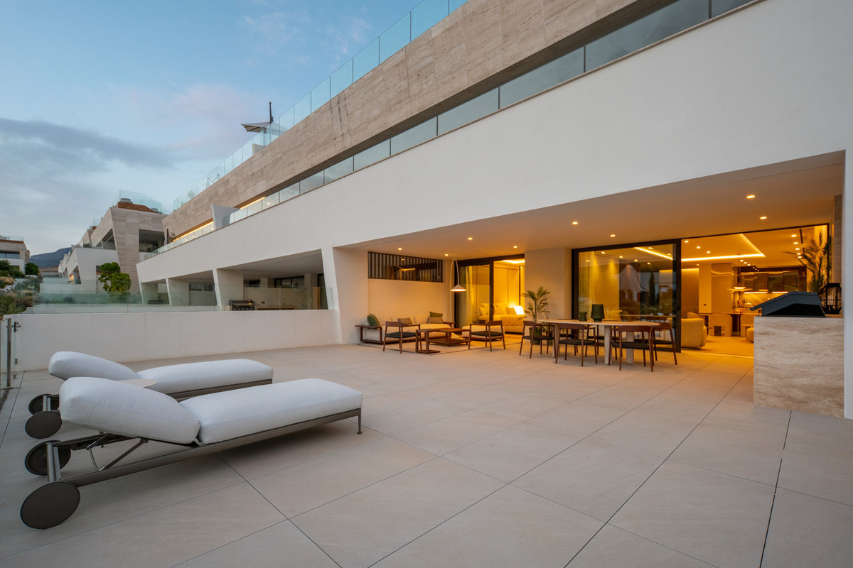 4 Bed Apartment for sale in The Golden Mile Costa Del Sol, Málaga, Spain
