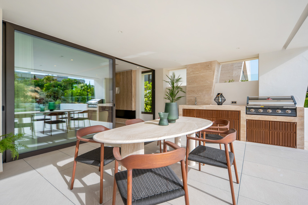 4 Bed Apartment for sale in The Golden Mile Costa Del Sol, Málaga, Spain