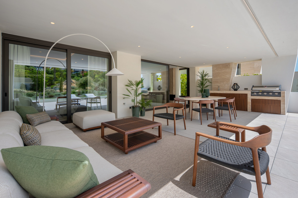 4 Bed Apartment for sale in The Golden Mile Costa Del Sol, Málaga, Spain