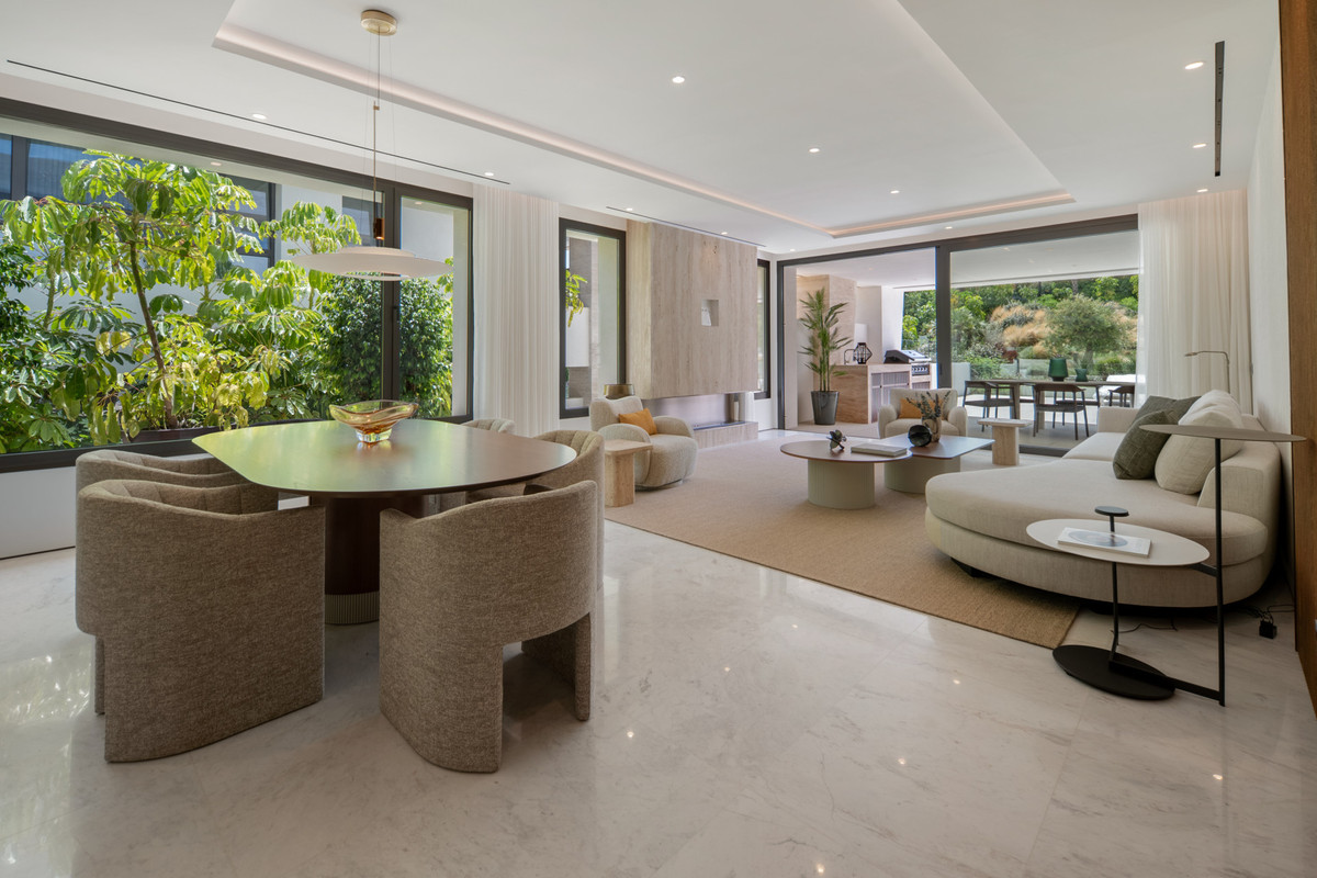 4 Bed Apartment for sale in The Golden Mile Costa Del Sol, Málaga, Spain