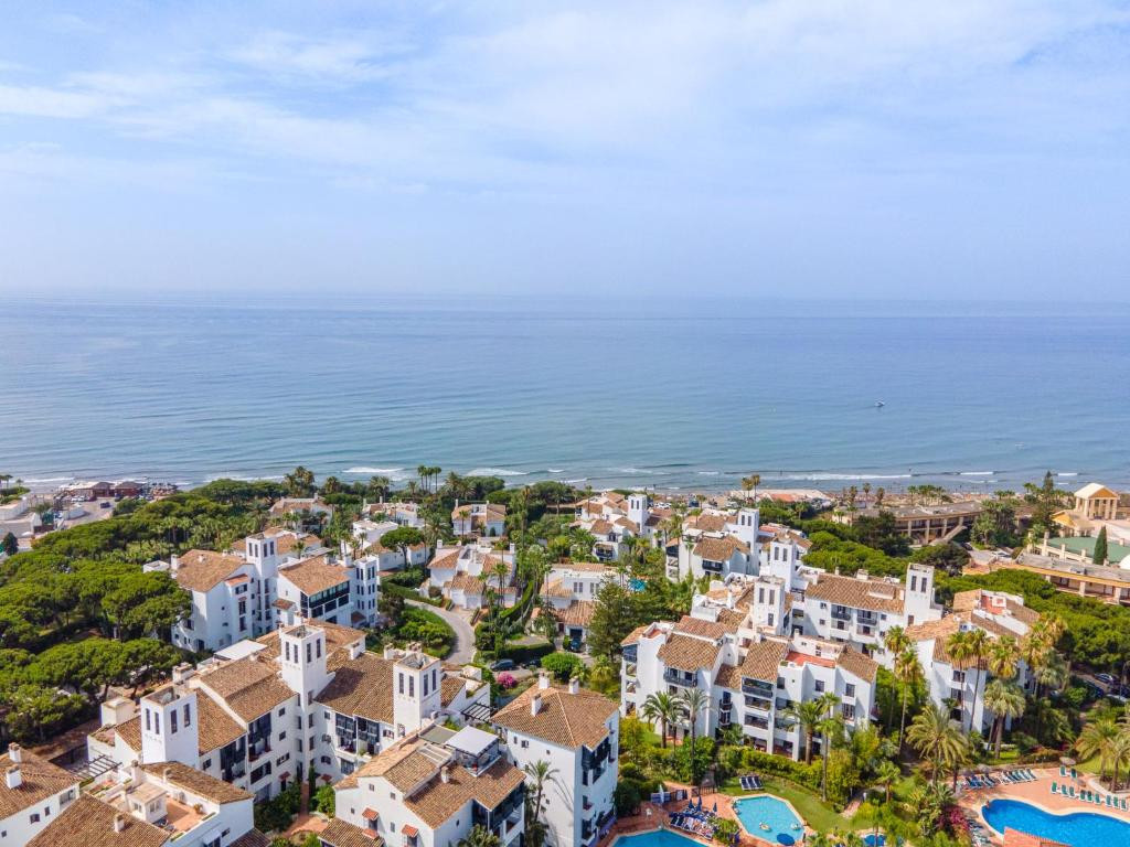 2 Bed Apartment for sale in Elviria Costa Del Sol, Málaga, Spain