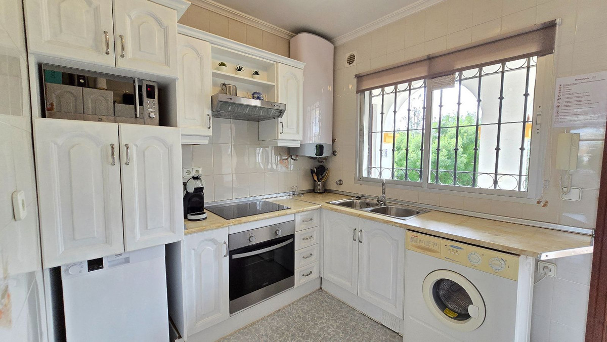 Se vende Apartamento Planta Baja de 2 dormitorios en Costa Del Sol, Málaga, España