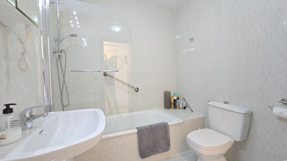 Se vende Apartamento Planta Baja de 2 dormitorios en Costa Del Sol, Málaga, España