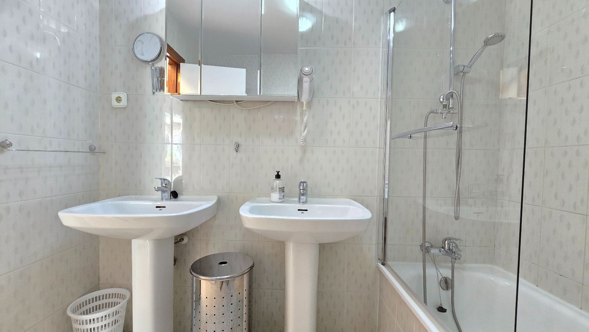 Se vende Apartamento Planta Baja de 2 dormitorios en Costa Del Sol, Málaga, España