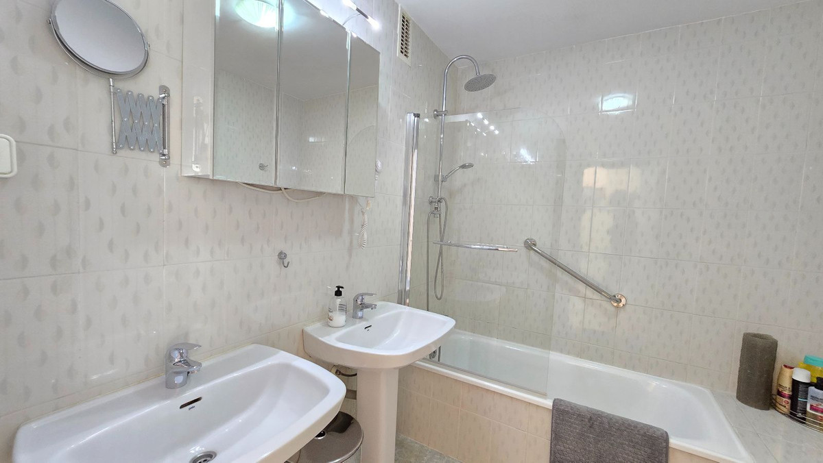 Se vende Apartamento Planta Baja de 2 dormitorios en Costa Del Sol, Málaga, España