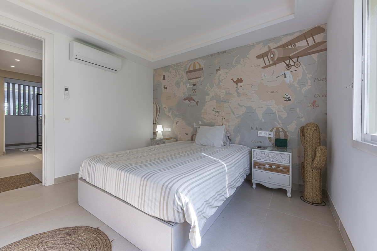 3 Bed Apartment for sale in Benahavís Costa Del Sol, Málaga, Spain