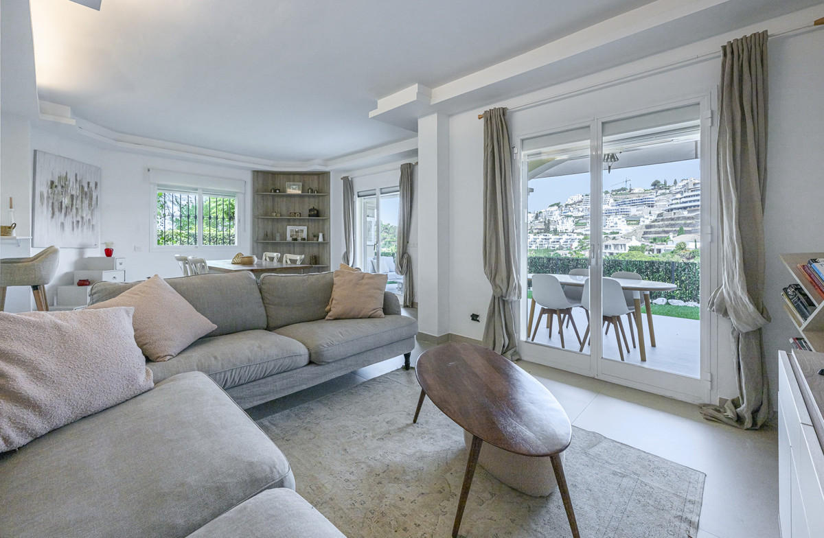 3 Bed Apartment for sale in Benahavís Costa Del Sol, Málaga, Spain