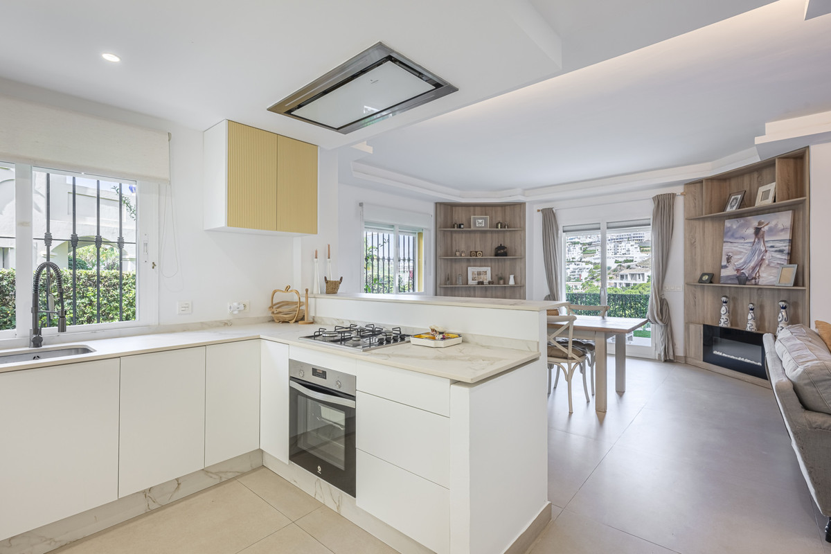 3 Bed Apartment for sale in Benahavís Costa Del Sol, Málaga, Spain