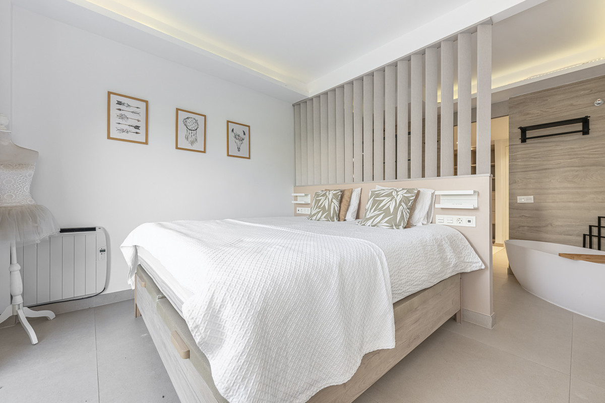3 Bed Apartment for sale in Benahavís Costa Del Sol, Málaga, Spain