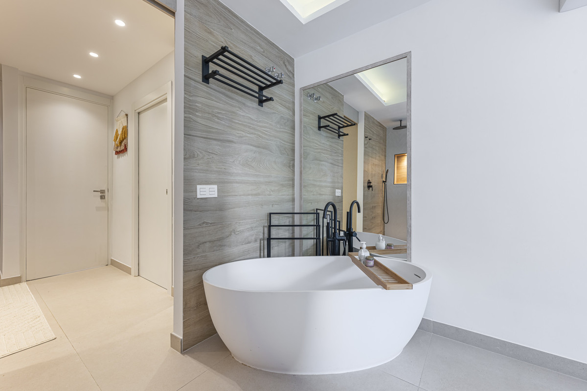 3 Bed Apartment for sale in Benahavís Costa Del Sol, Málaga, Spain