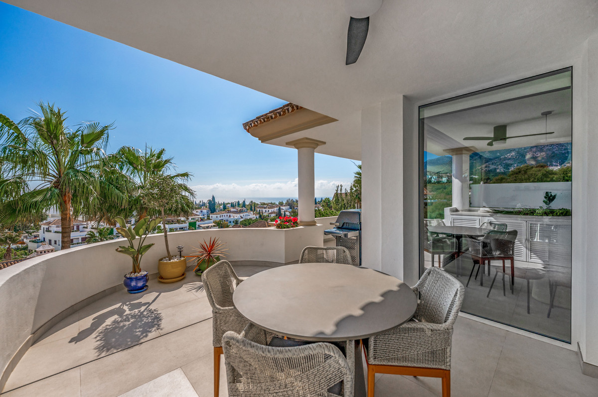3 Bed Apartment for sale in The Golden Mile Costa Del Sol, Málaga, Spain
