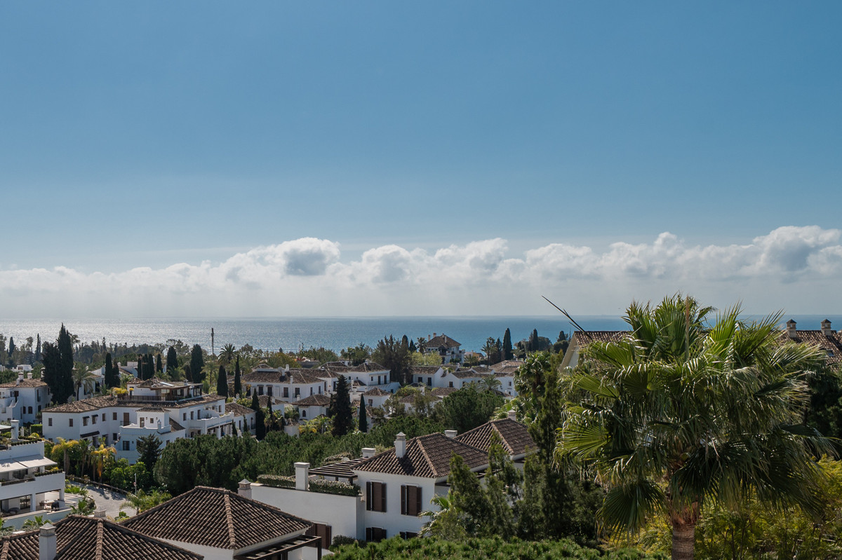 3 Bed Apartment for sale in The Golden Mile Costa Del Sol, Málaga, Spain