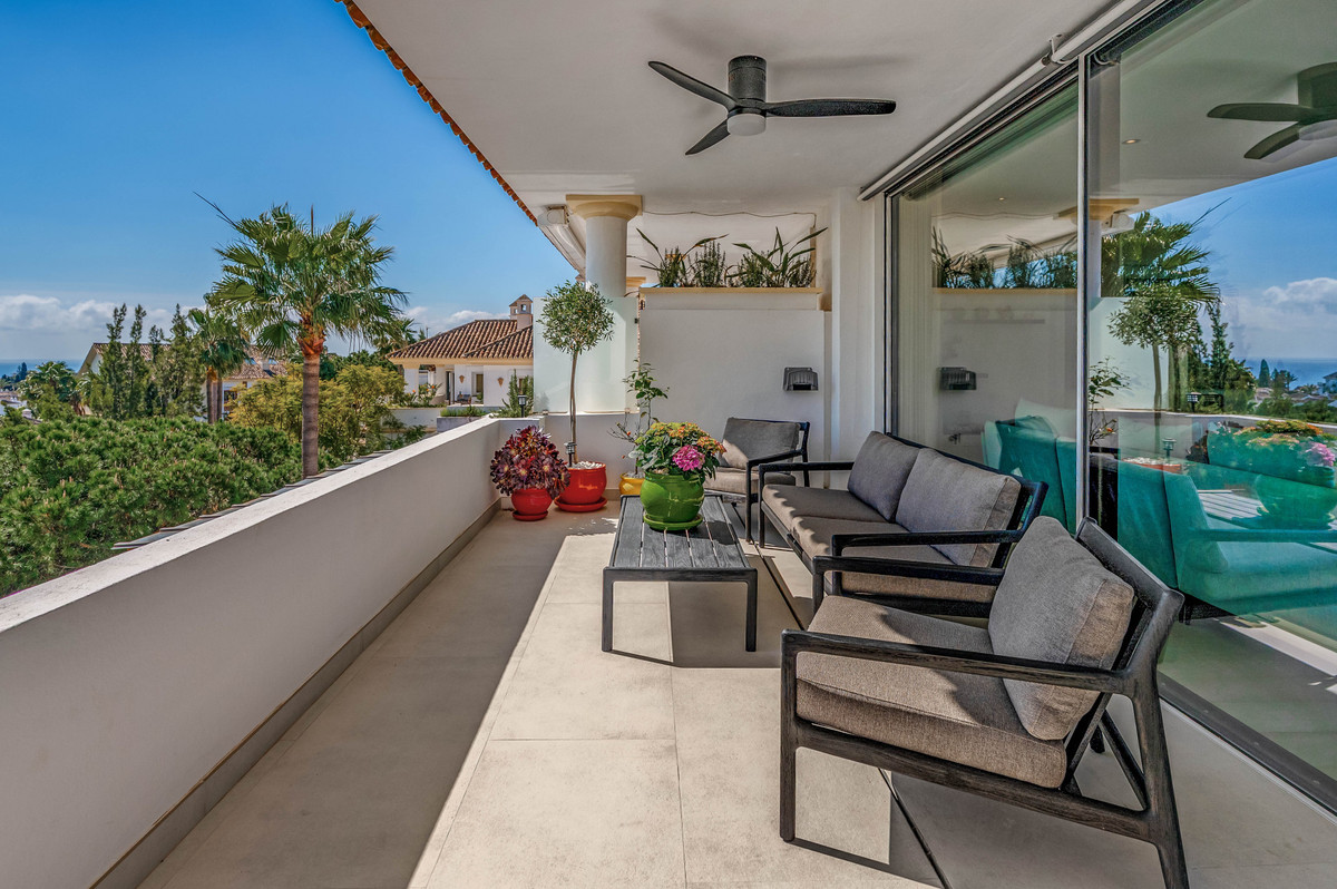 3 Bed Apartment for sale in The Golden Mile Costa Del Sol, Málaga, Spain