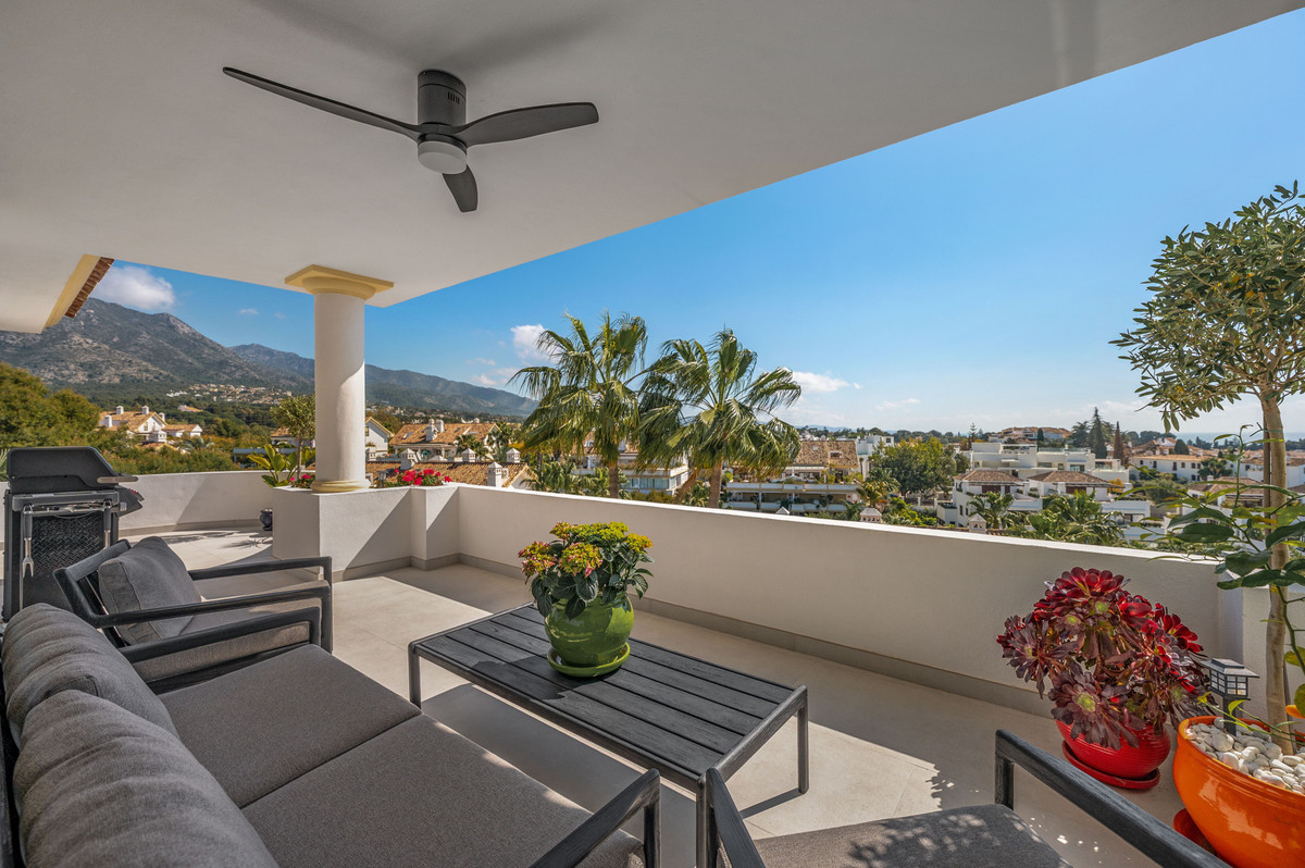 3 Bed Apartment for sale in The Golden Mile Costa Del Sol, Málaga, Spain