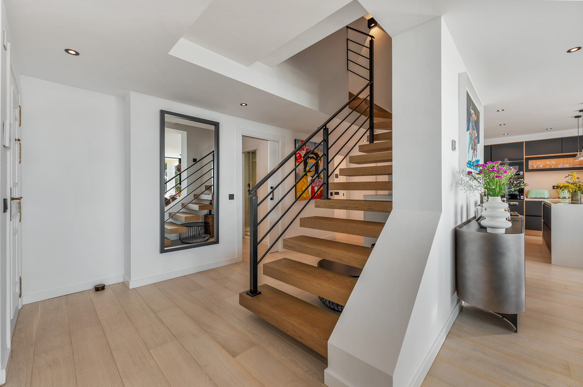 3 Bed Apartment for sale in The Golden Mile Costa Del Sol, Málaga, Spain