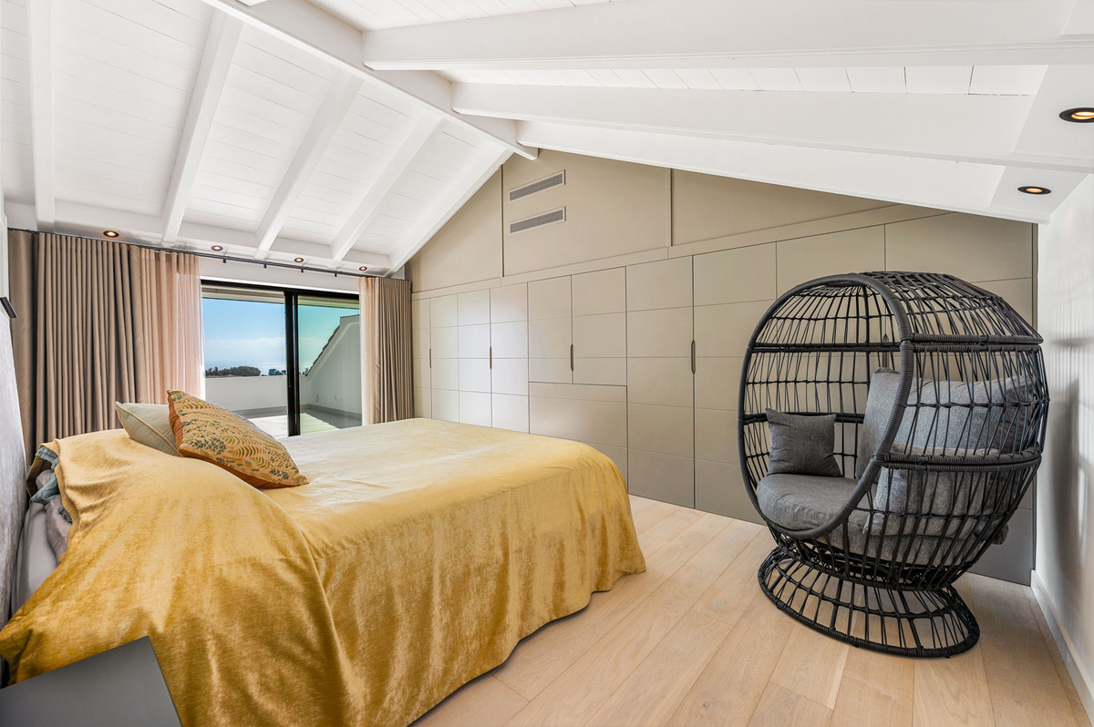 3 Bed Apartment for sale in The Golden Mile Costa Del Sol, Málaga, Spain