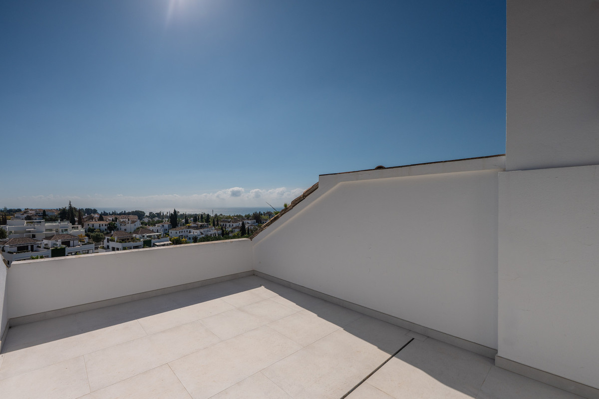 3 Bed Apartment for sale in The Golden Mile Costa Del Sol, Málaga, Spain
