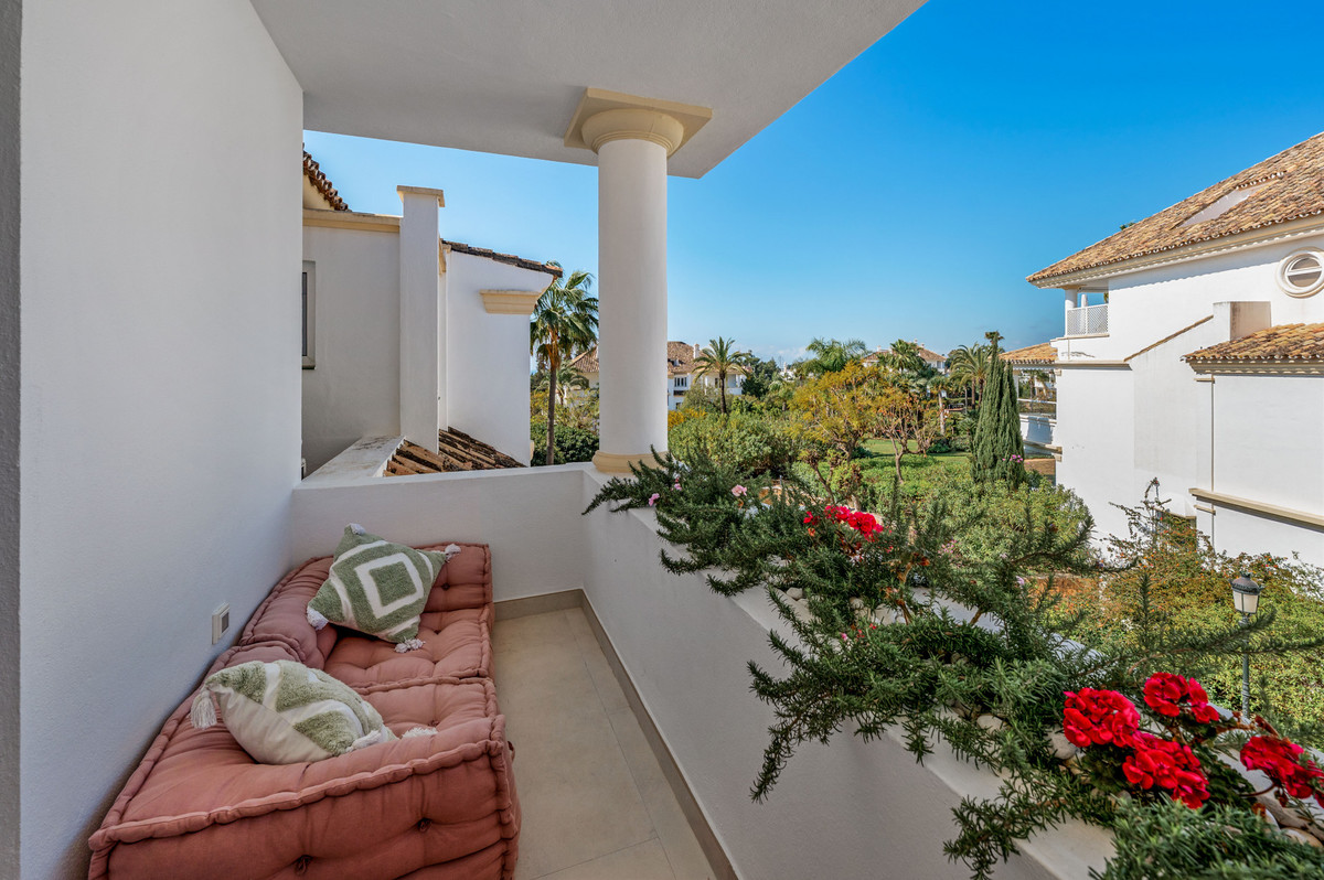 3 Bed Apartment for sale in The Golden Mile Costa Del Sol, Málaga, Spain
