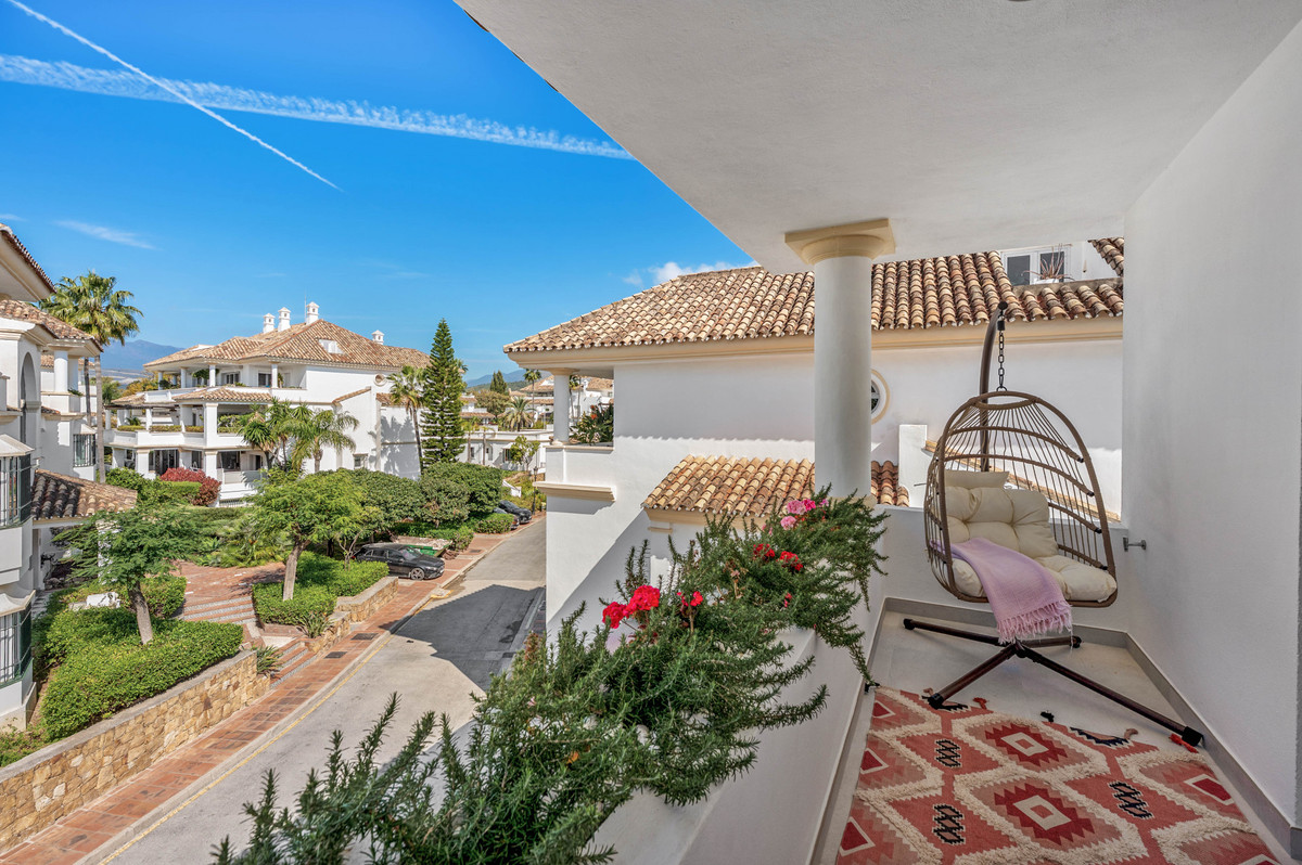 3 Bed Apartment for sale in The Golden Mile Costa Del Sol, Málaga, Spain