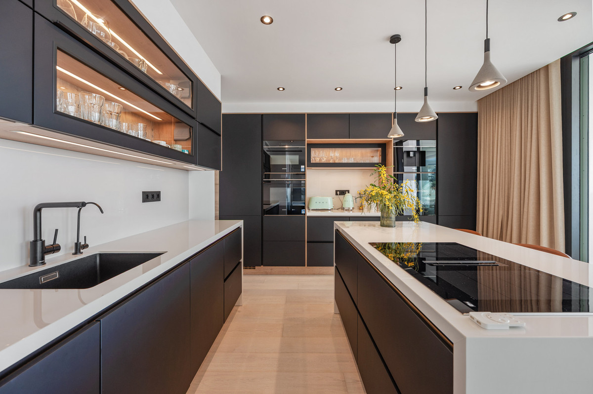 3 Bed Apartment for sale in The Golden Mile Costa Del Sol, Málaga, Spain