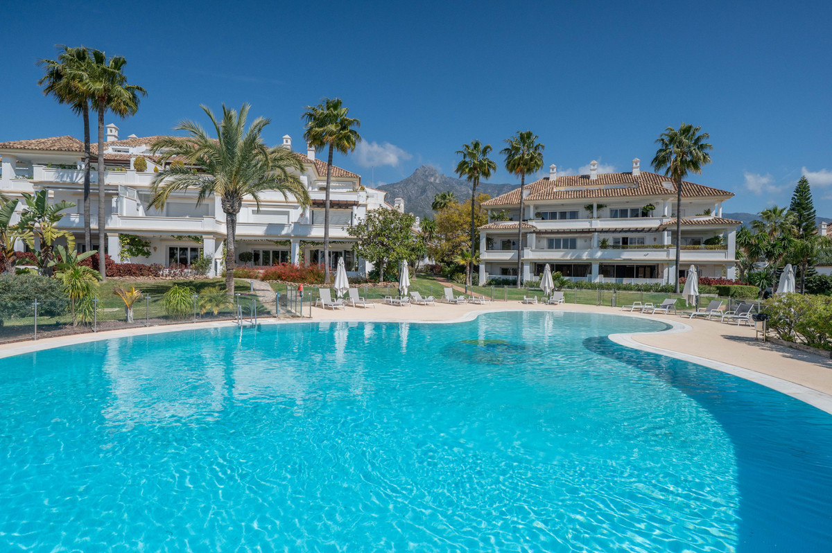 3 Bed Apartment for sale in The Golden Mile Costa Del Sol, Málaga, Spain