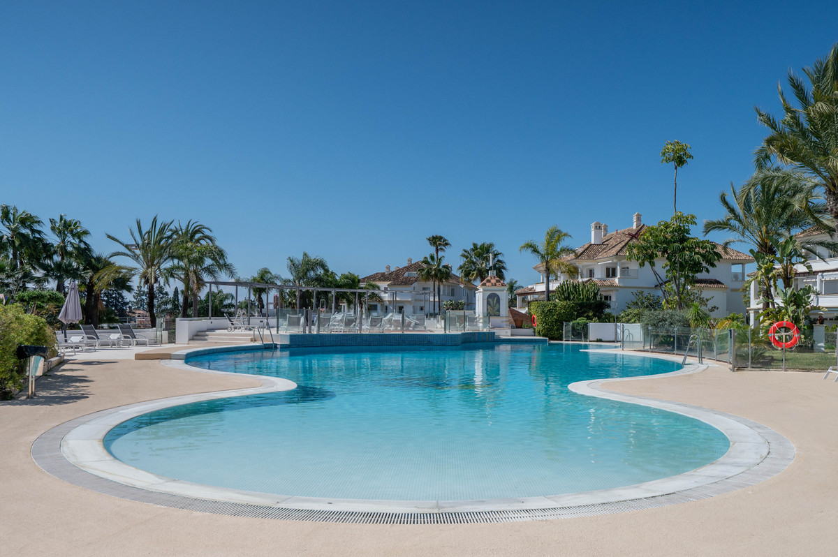 3 Bed Apartment for sale in The Golden Mile Costa Del Sol, Málaga, Spain