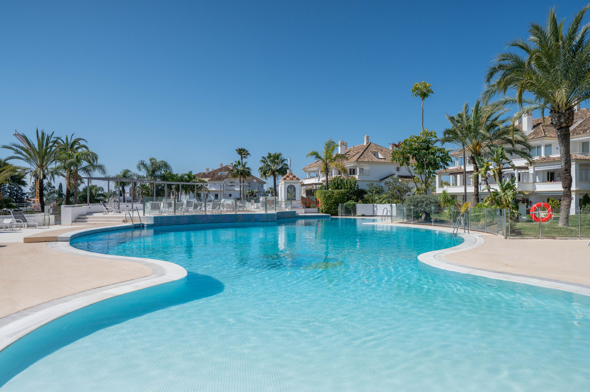 3 Bed Apartment for sale in The Golden Mile Costa Del Sol, Málaga, Spain
