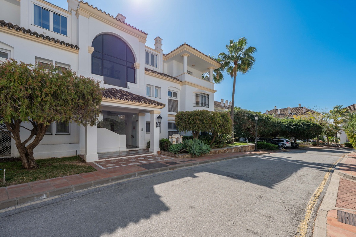 3 Bed Apartment for sale in The Golden Mile Costa Del Sol, Málaga, Spain