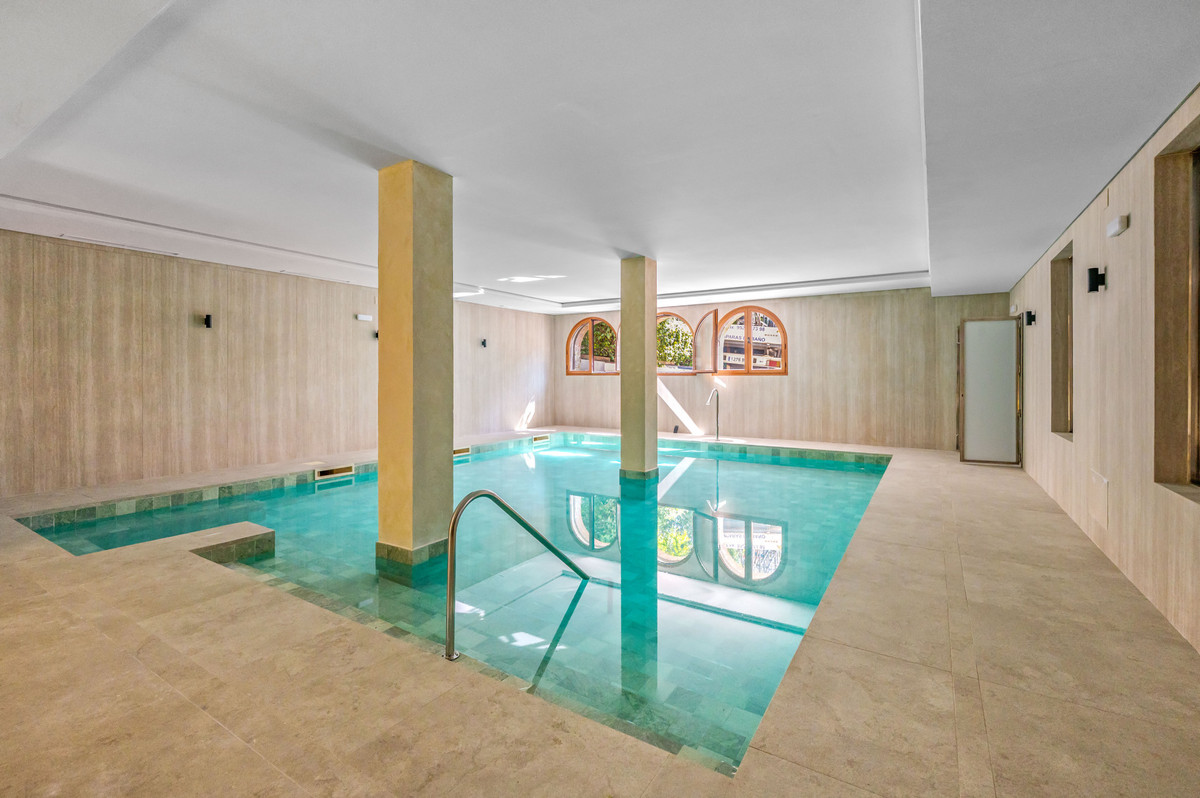 3 Bed Apartment for sale in The Golden Mile Costa Del Sol, Málaga, Spain