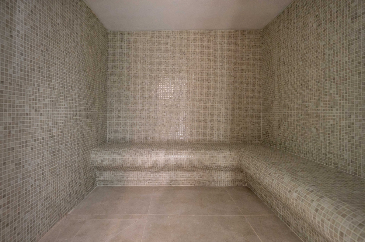3 Bed Apartment for sale in The Golden Mile Costa Del Sol, Málaga, Spain