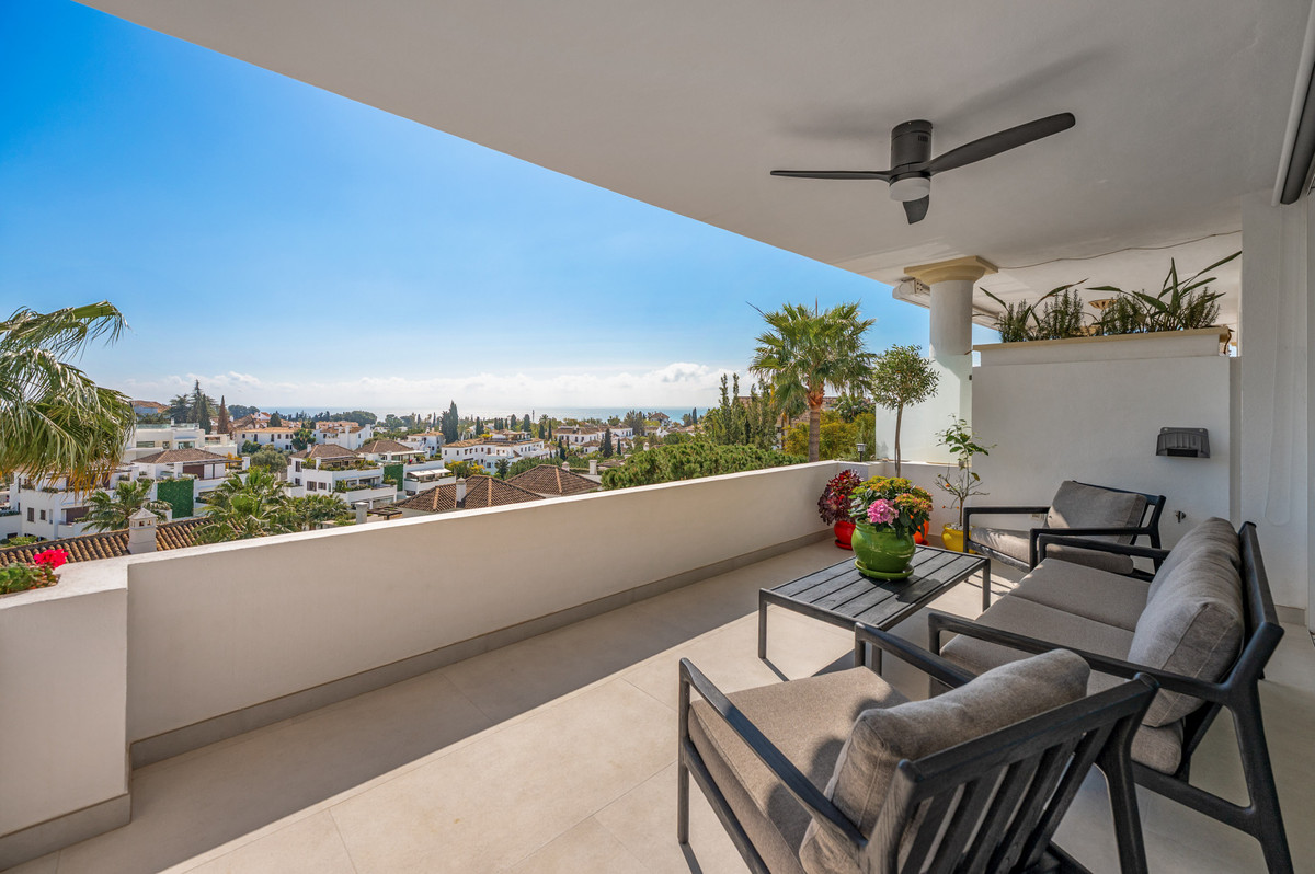 3 Bed Apartment for sale in The Golden Mile Costa Del Sol, Málaga, Spain