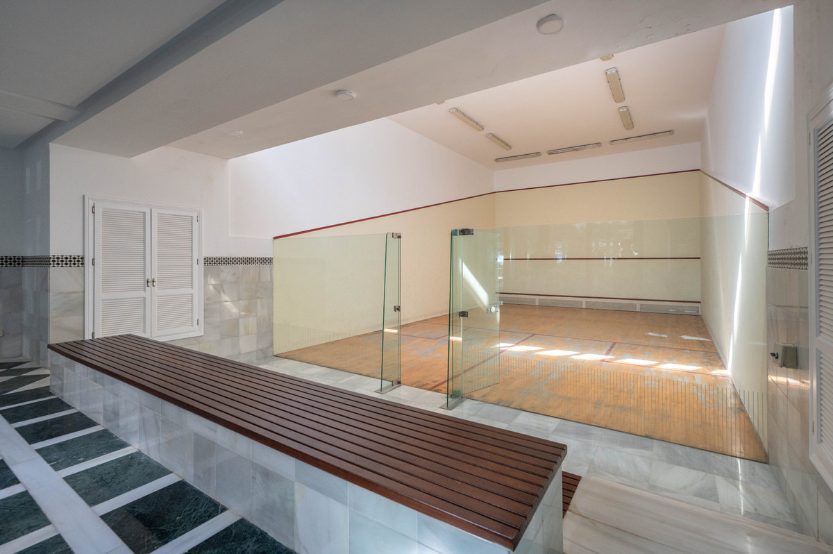 3 Bed Apartment for sale in The Golden Mile Costa Del Sol, Málaga, Spain
