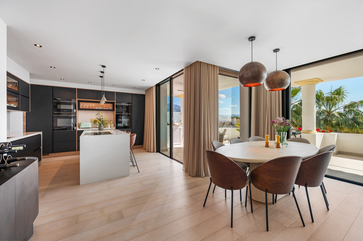 3 Bed Apartment for sale in The Golden Mile Costa Del Sol, Málaga, Spain