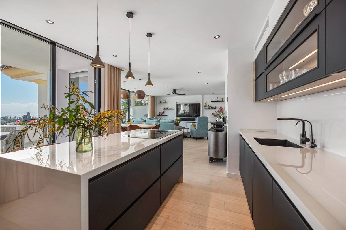 3 Bed Apartment for sale in The Golden Mile Costa Del Sol, Málaga, Spain