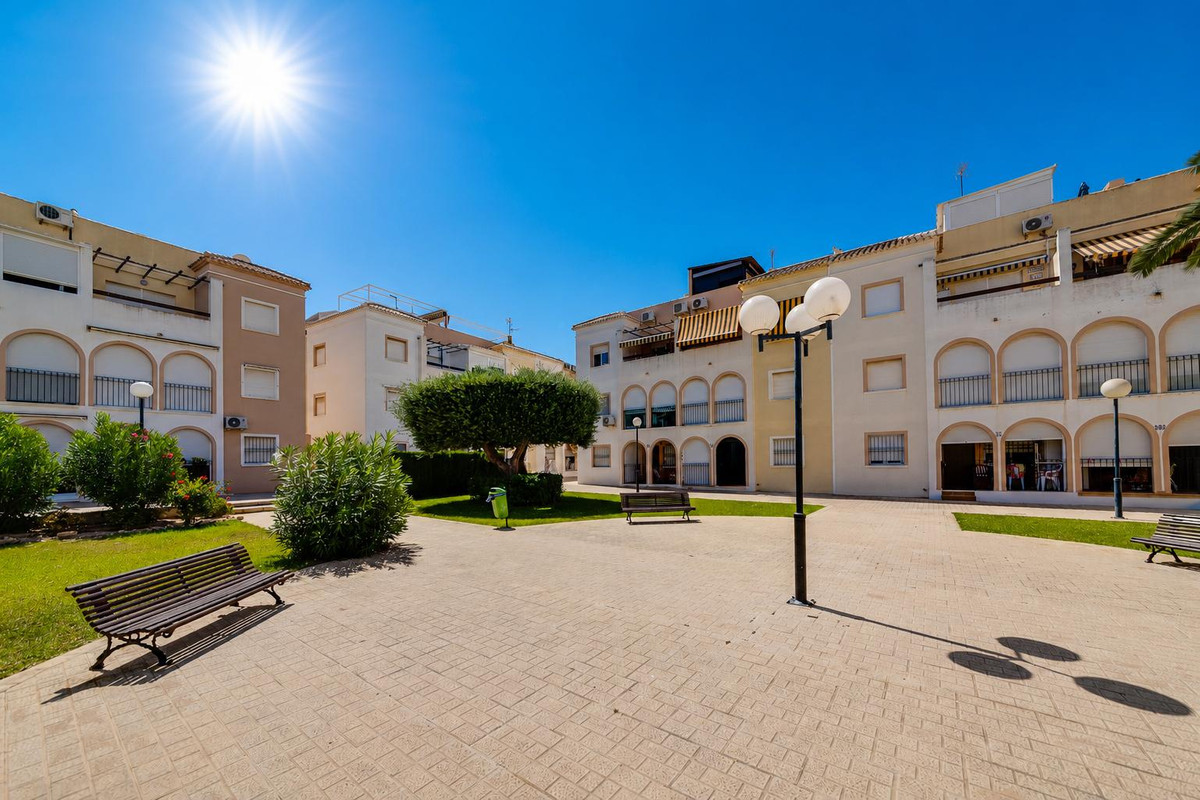 2 Bed Townhouse for sale in Torrevieja Costa Blanca, Alicante, Spain
