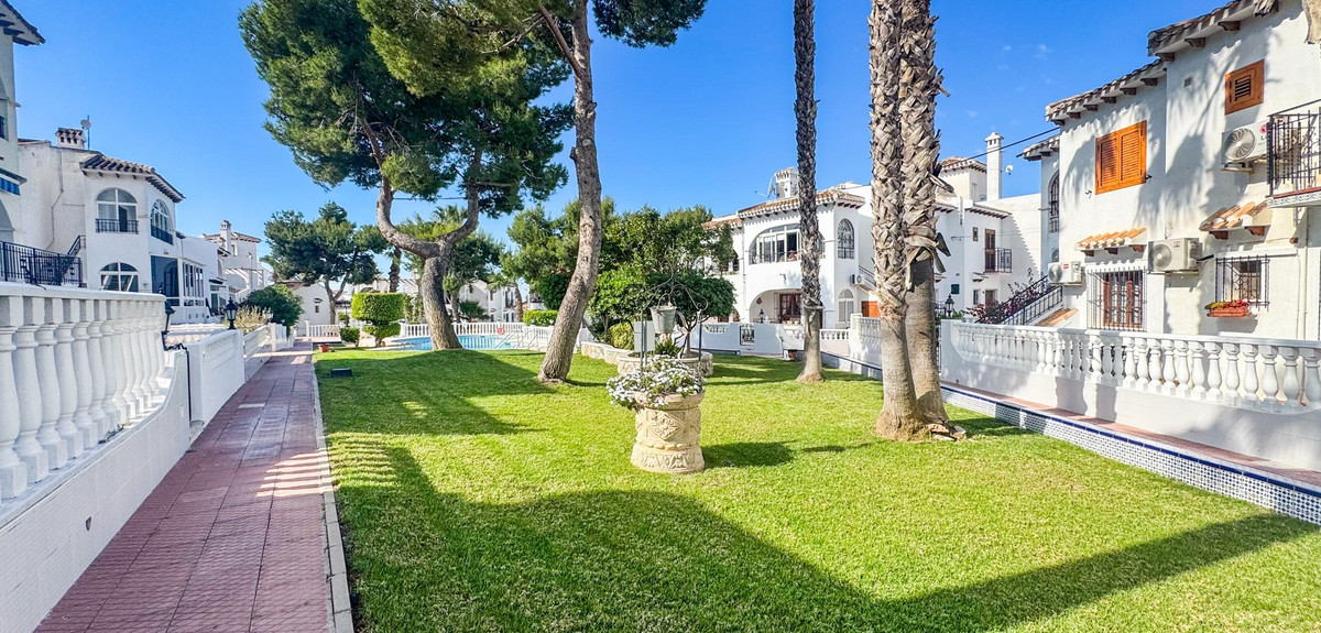 2 Bed Townhouse for sale in Torrevieja Costa Blanca, Alicante, Spain