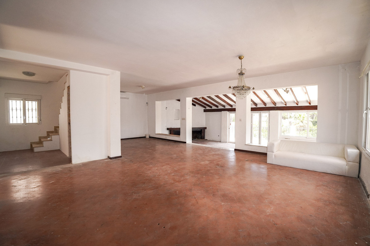 4 Bed Townhouse for sale in Nueva Andalucía Costa Del Sol, Málaga, Spain