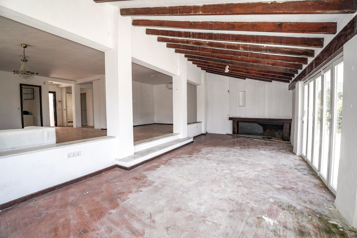 4 Bed Townhouse for sale in Nueva Andalucía Costa Del Sol, Málaga, Spain