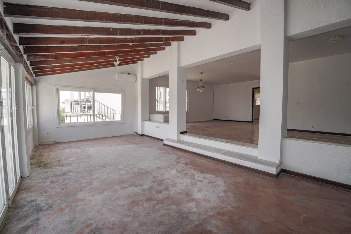4 Bed Townhouse for sale in Nueva Andalucía Costa Del Sol, Málaga, Spain