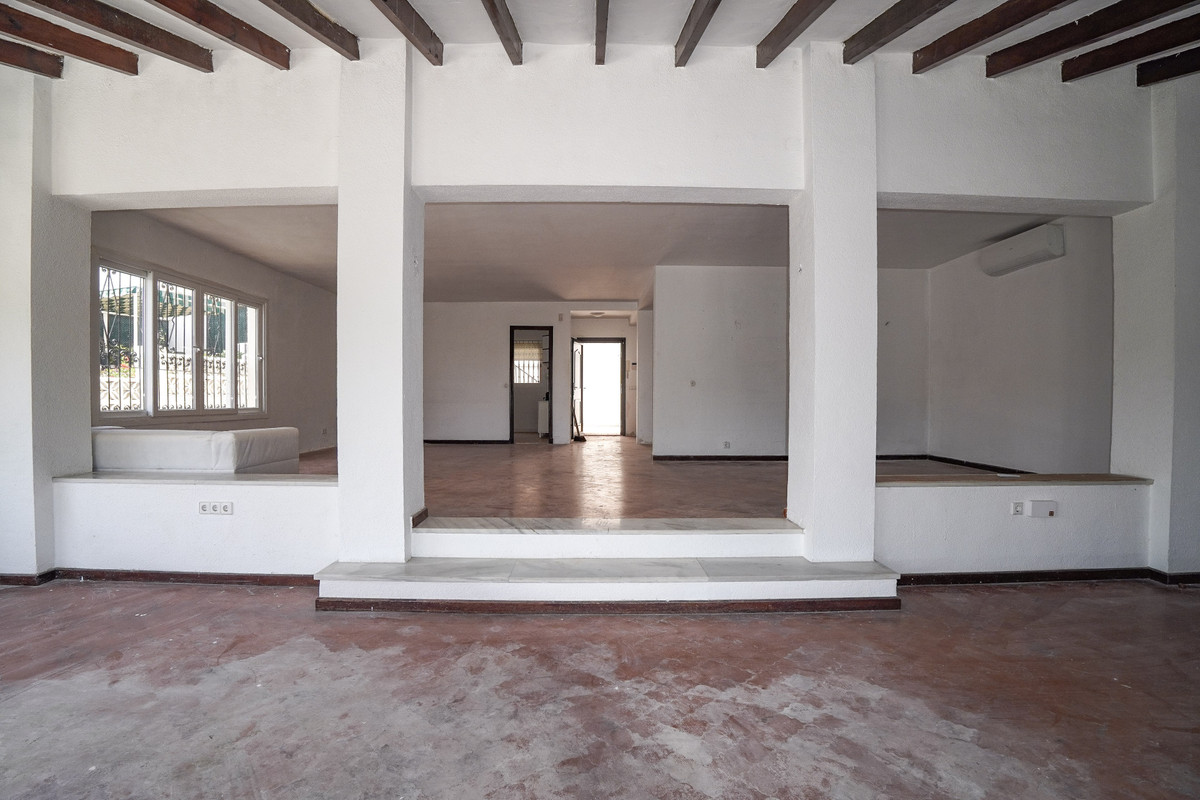 4 Bed Townhouse for sale in Nueva Andalucía Costa Del Sol, Málaga, Spain