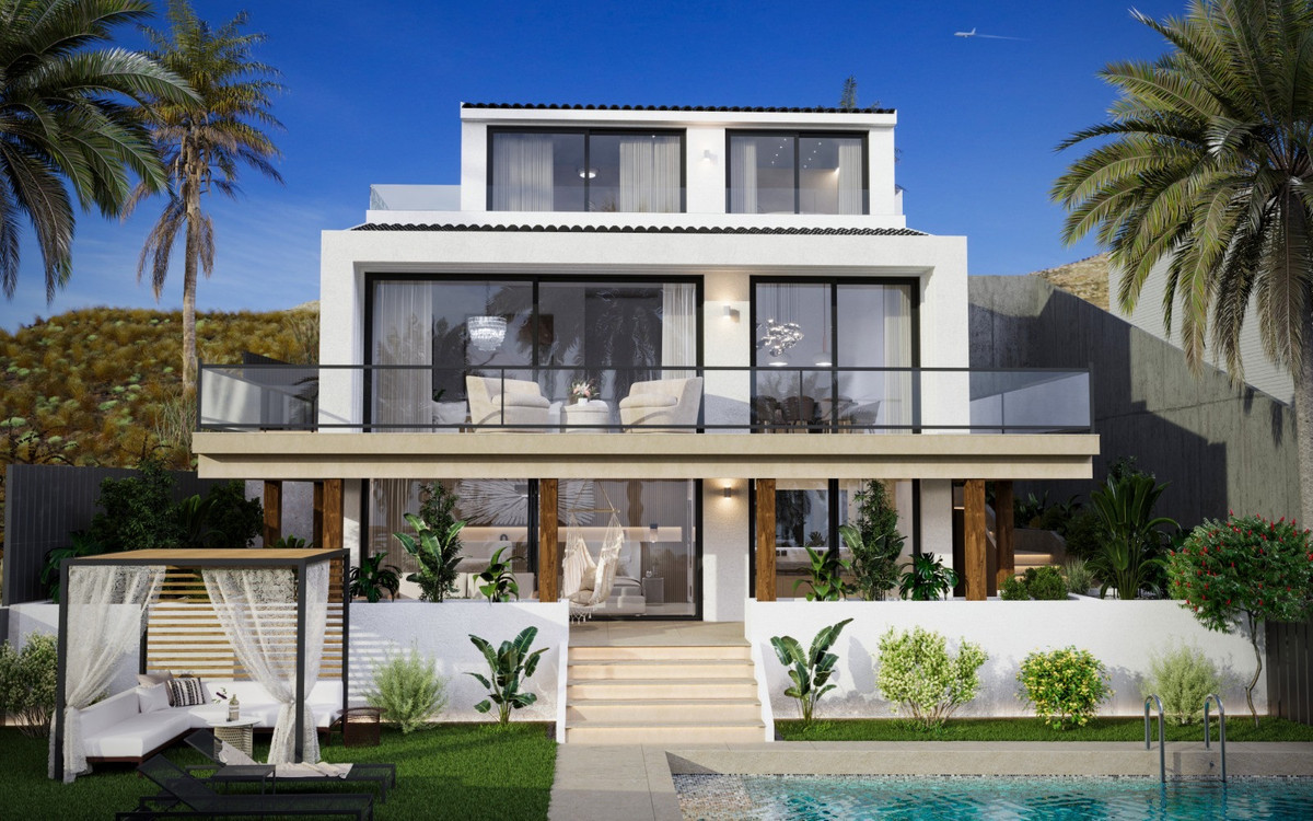 4 Bed Townhouse for sale in Nueva Andalucía Costa Del Sol, Málaga, Spain