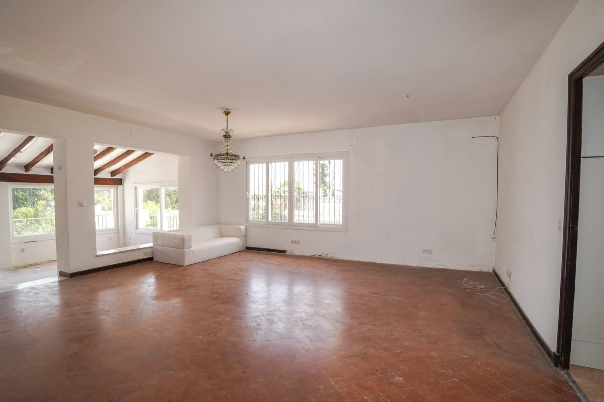 4 Bed Townhouse for sale in Nueva Andalucía Costa Del Sol, Málaga, Spain