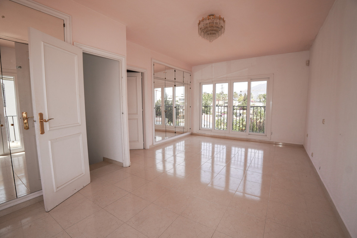 4 Bed Townhouse for sale in Nueva Andalucía Costa Del Sol, Málaga, Spain