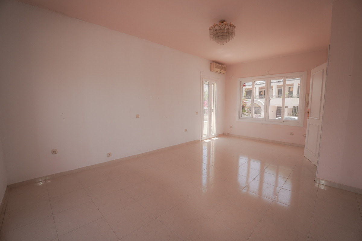 4 Bed Townhouse for sale in Nueva Andalucía Costa Del Sol, Málaga, Spain