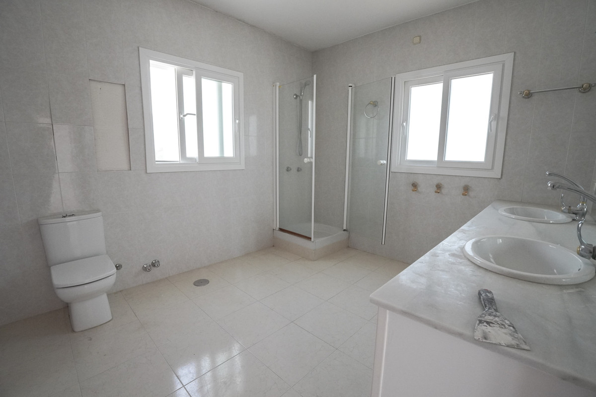 4 Bed Townhouse for sale in Nueva Andalucía Costa Del Sol, Málaga, Spain