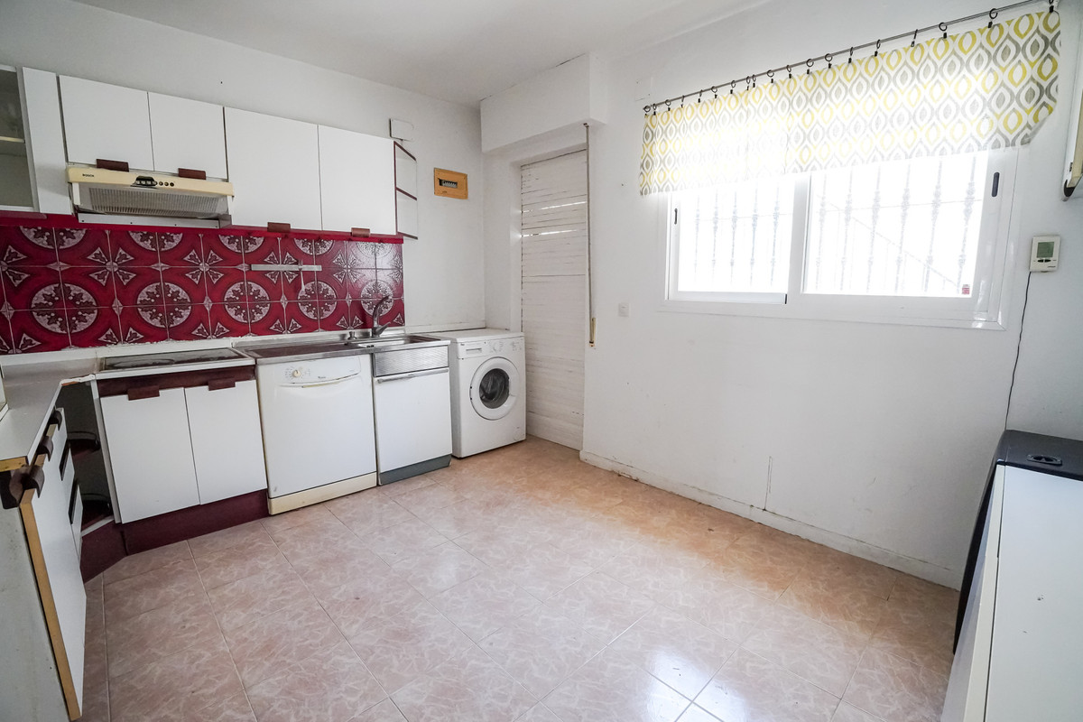 4 Bed Townhouse for sale in Nueva Andalucía Costa Del Sol, Málaga, Spain
