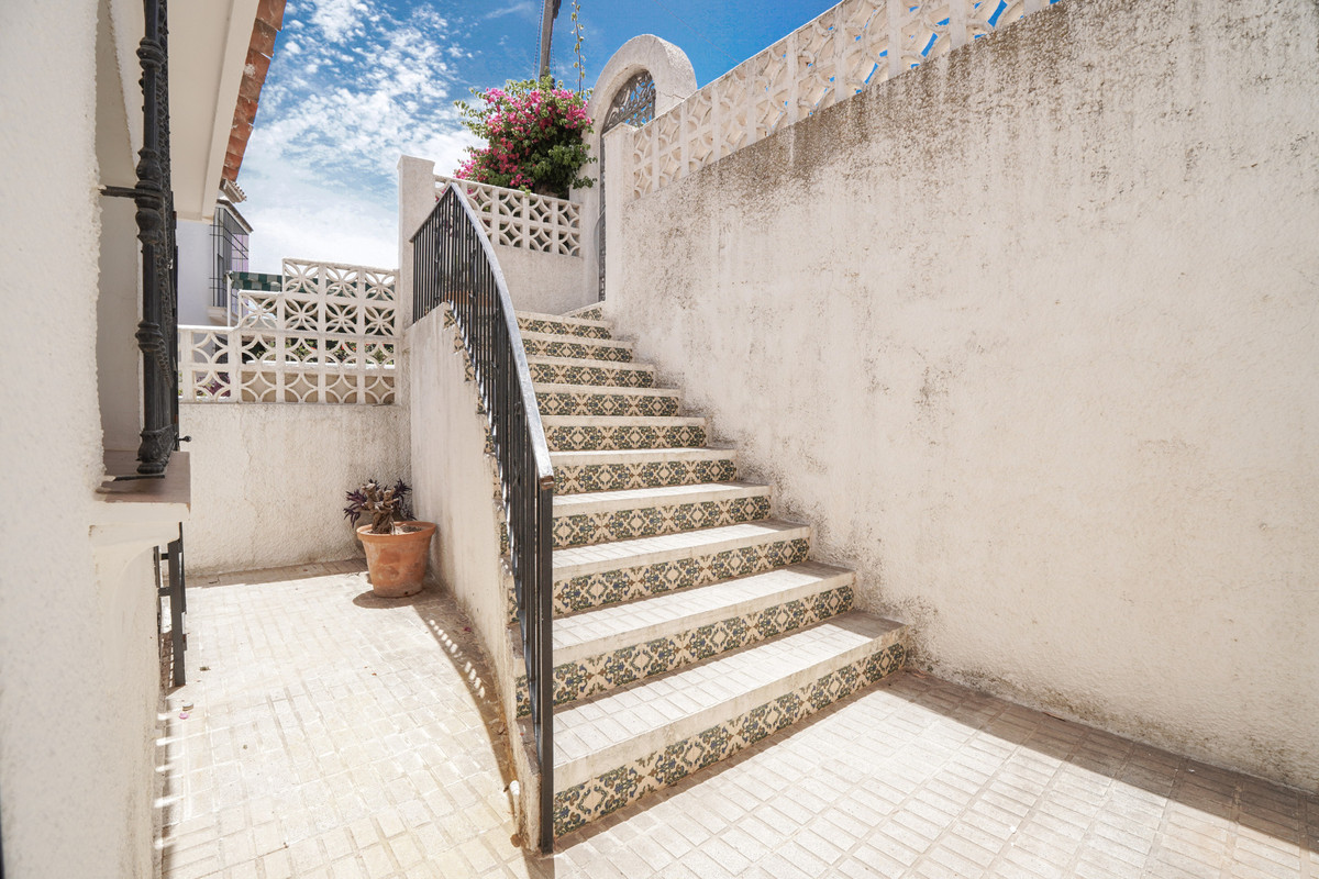 4 Bed Townhouse for sale in Nueva Andalucía Costa Del Sol, Málaga, Spain