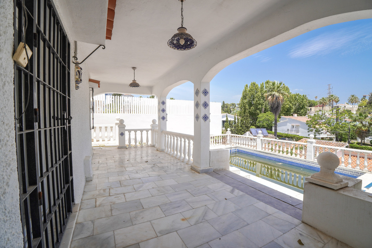 4 Bed Townhouse for sale in Nueva Andalucía Costa Del Sol, Málaga, Spain