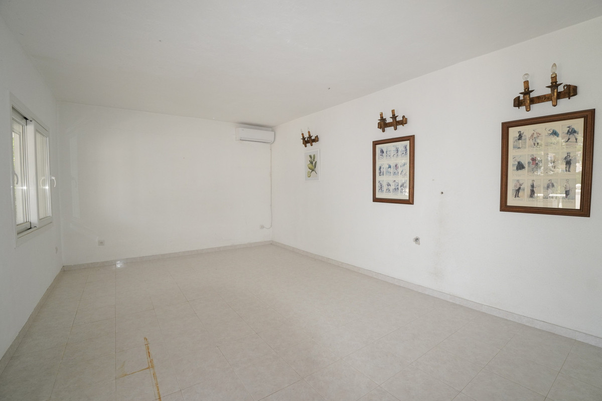 4 Bed Townhouse for sale in Nueva Andalucía Costa Del Sol, Málaga, Spain